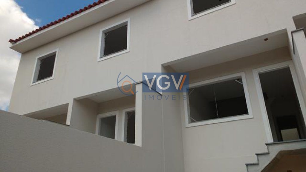 Casa à venda com 2 quartos, 70m² - Foto 1