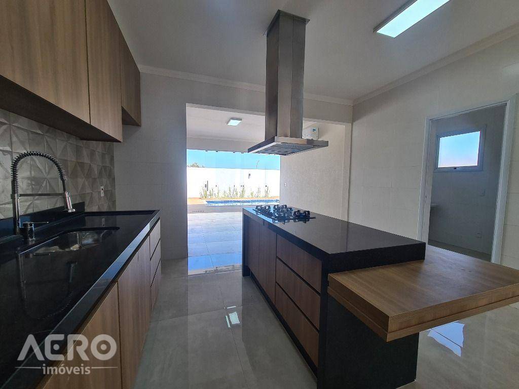 Casa de Condomínio à venda com 3 quartos, 236m² - Foto 5