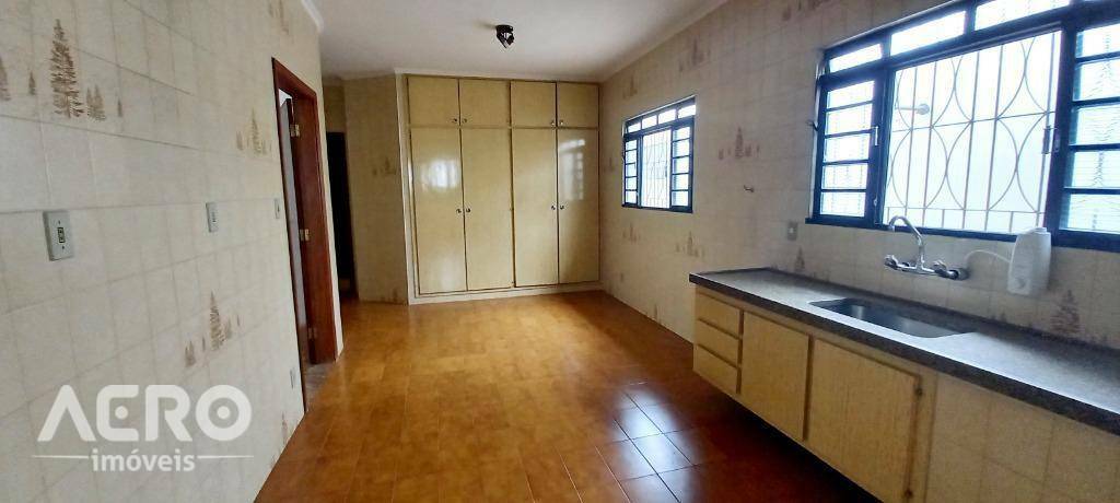 Casa para alugar com 3 quartos, 148m² - Foto 4