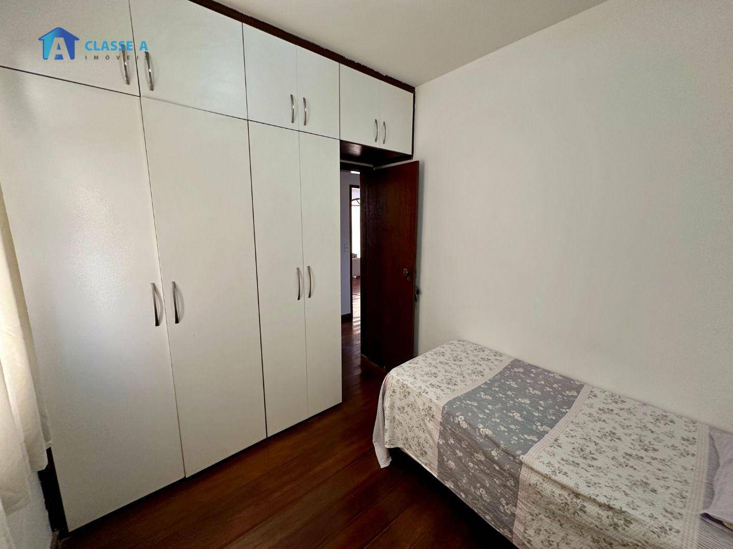 Casa à venda com 3 quartos, 234m² - Foto 13