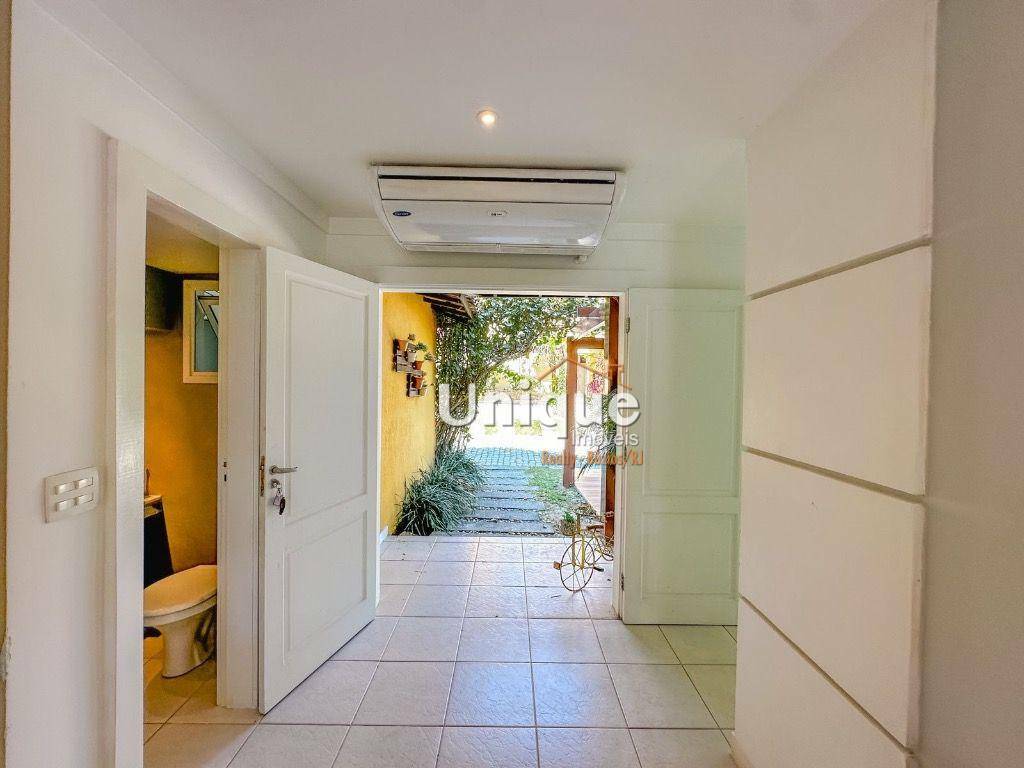 Casa de Condomínio à venda com 4 quartos, 215m² - Foto 17