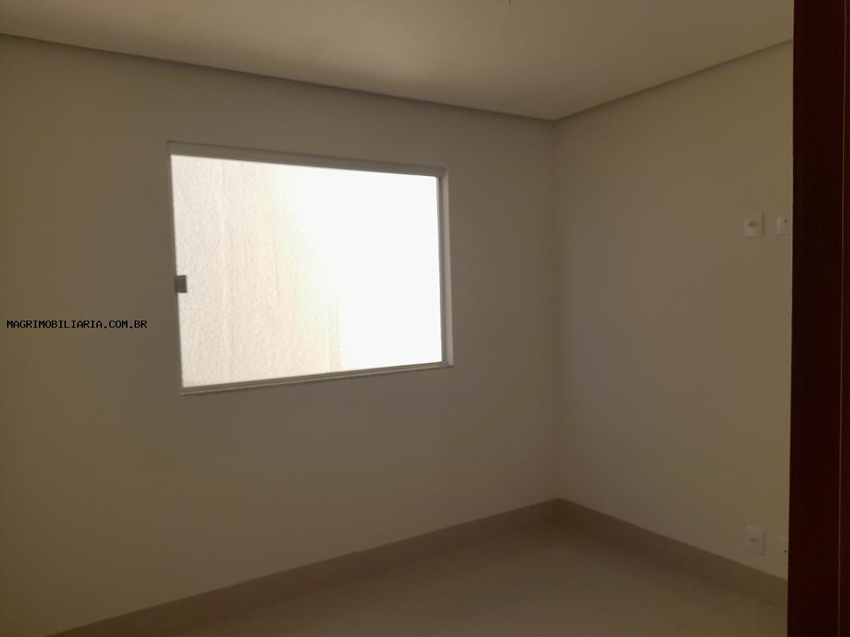 Casa à venda com 3 quartos, 72m² - Foto 2