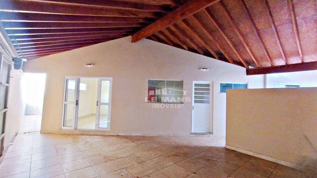 Casa à venda com 2 quartos, 109m² - Foto 1