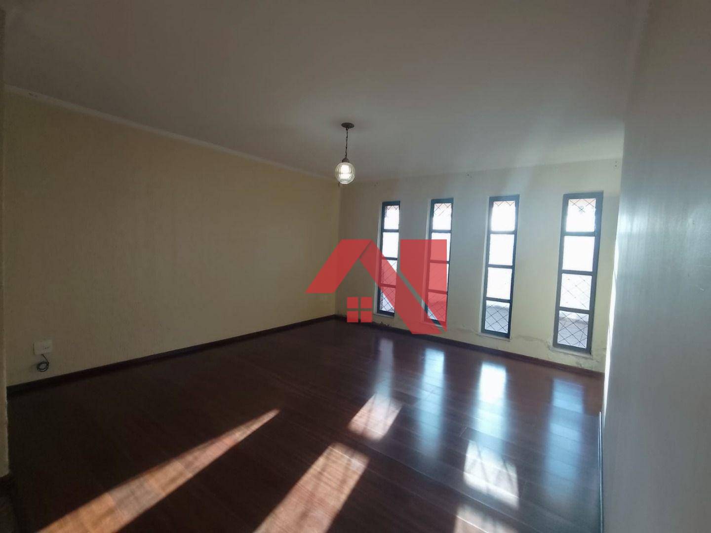 Casa à venda com 3 quartos, 251m² - Foto 2