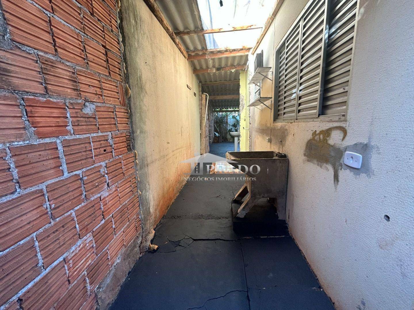 Casa para alugar com 2 quartos, 40m² - Foto 17