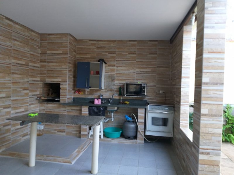 Casa à venda com 4 quartos, 120m² - Foto 1