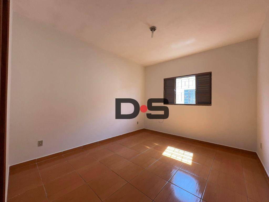 Casa à venda com 4 quartos, 164m² - Foto 11