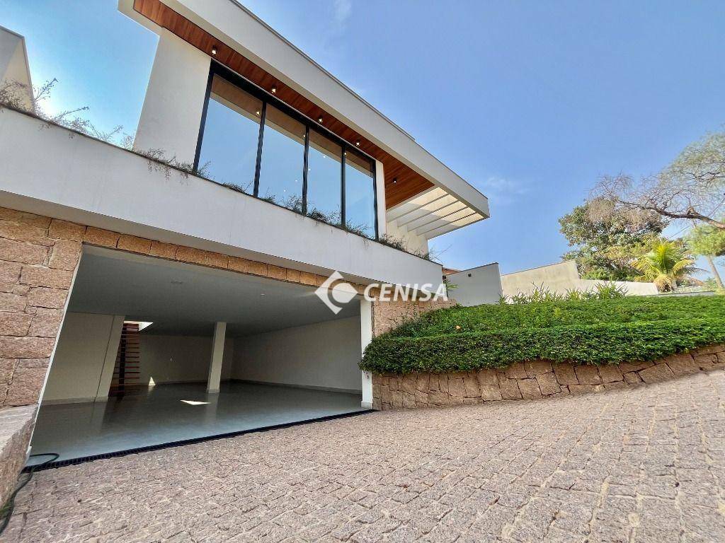 Casa de Condomínio à venda com 4 quartos, 330m² - Foto 2