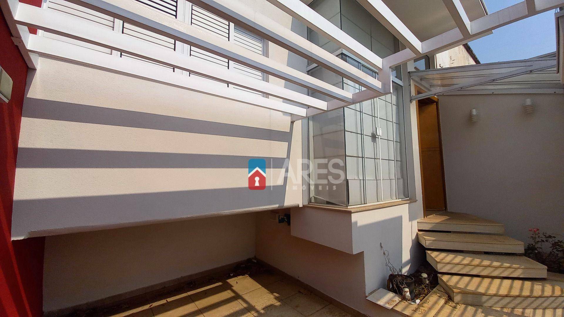 Casa à venda com 2 quartos, 69m² - Foto 1