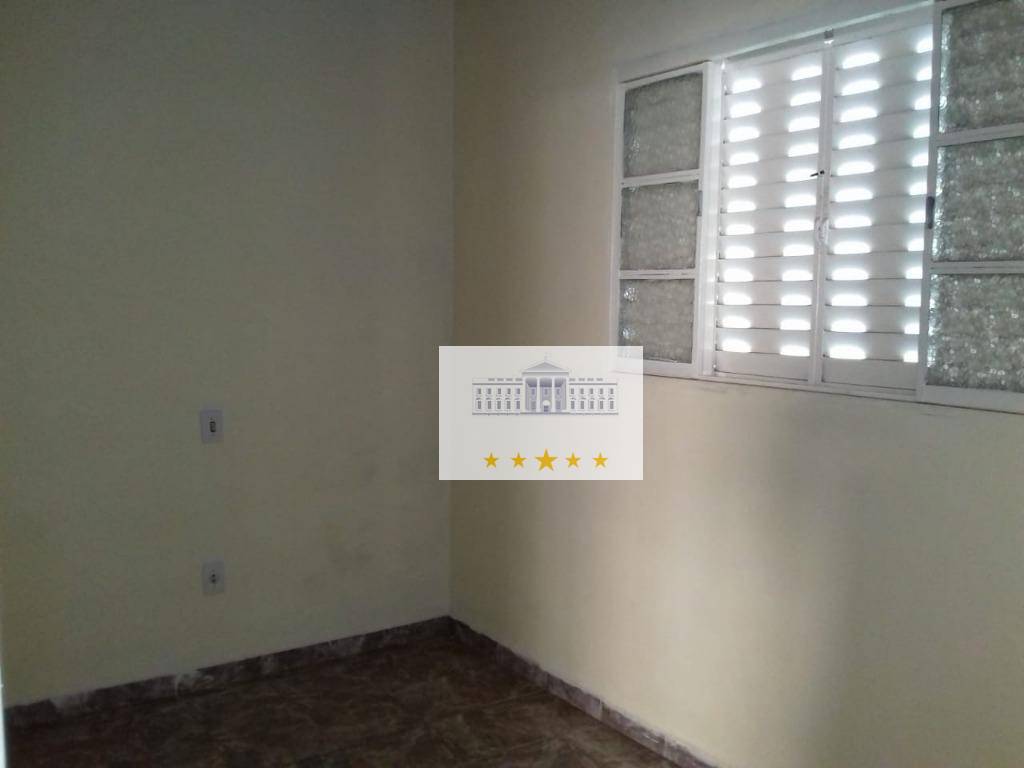 Casa à venda com 3 quartos, 200m² - Foto 2