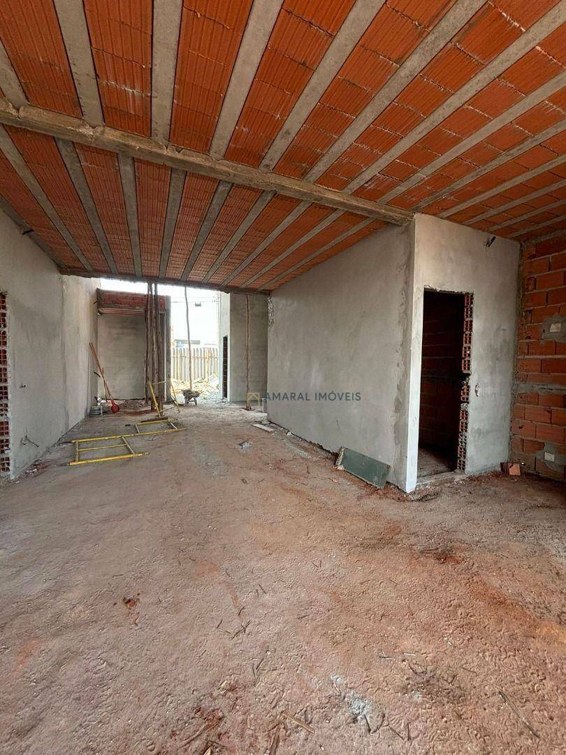 Sobrado à venda com 3 quartos, 250m² - Foto 2