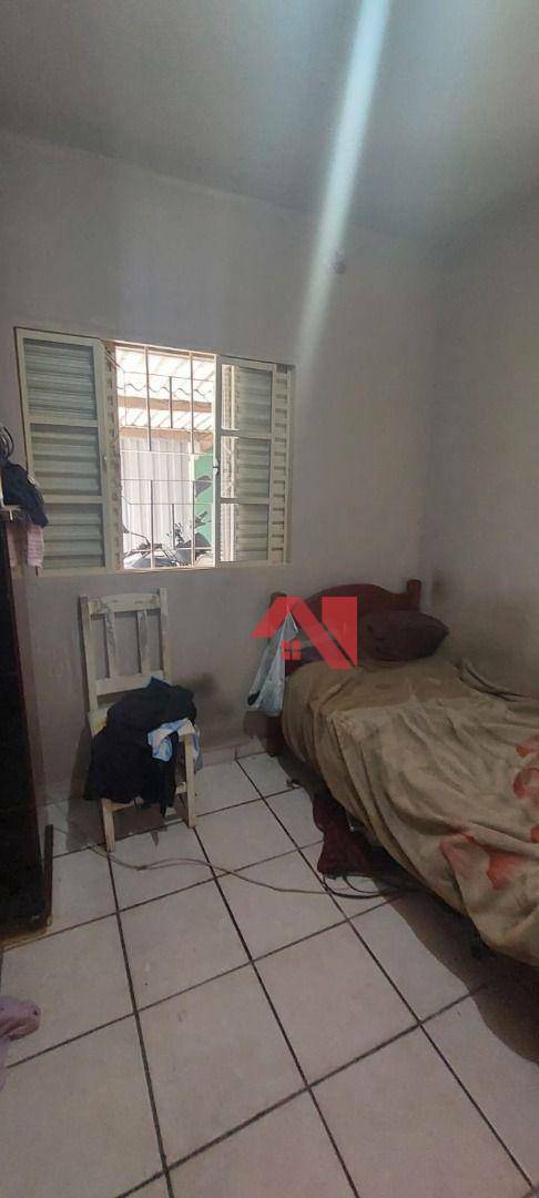 Casa à venda com 2 quartos, 100m² - Foto 2