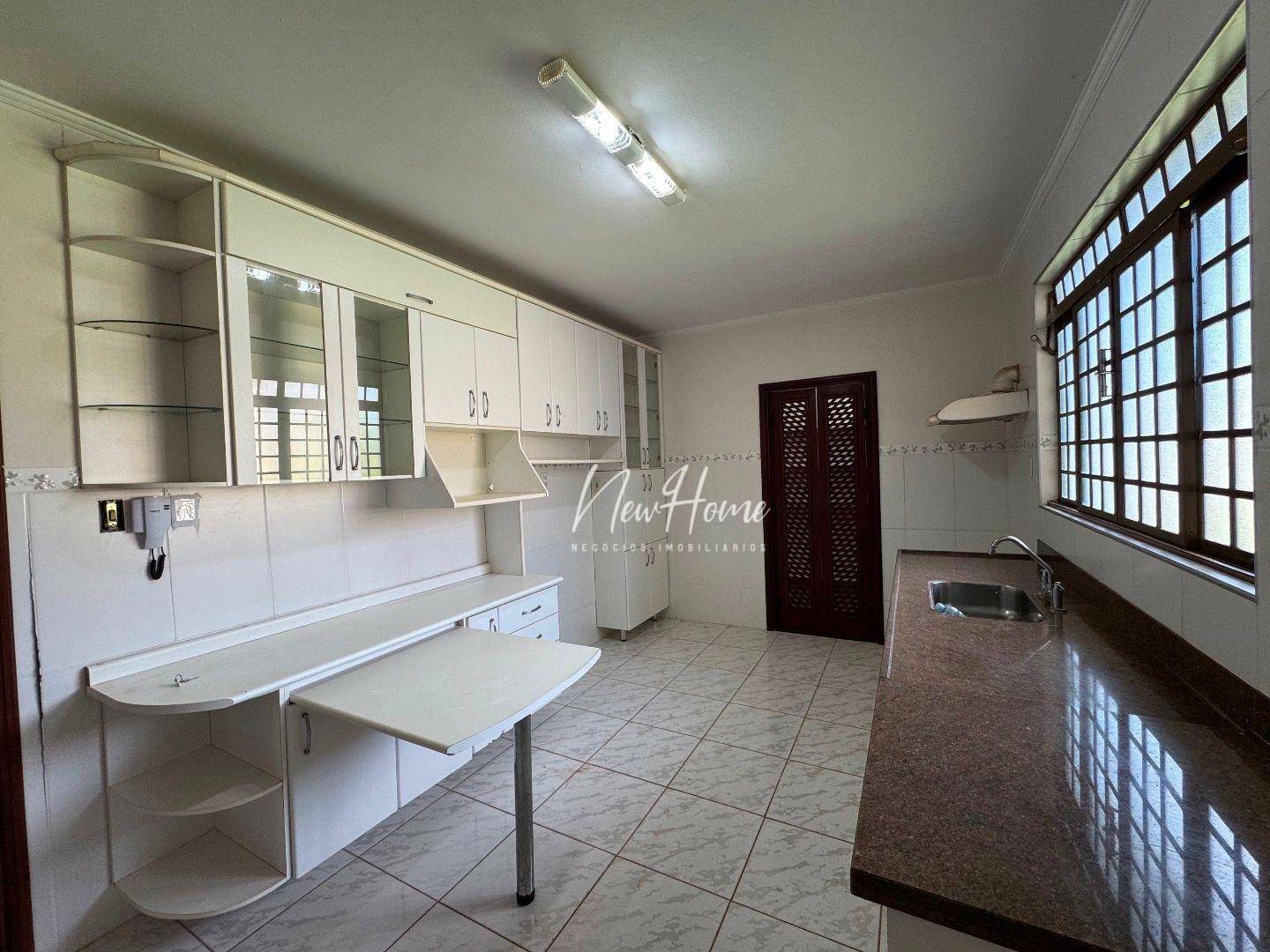 Casa à venda com 3 quartos, 240m² - Foto 5