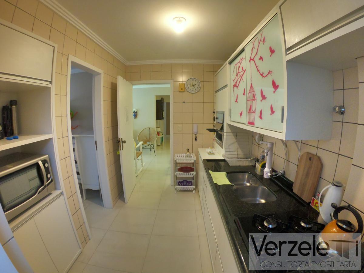 Apartamento para alugar com 3 quartos, 143m² - Foto 11