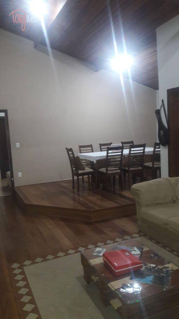 Casa à venda com 3 quartos, 200m² - Foto 14