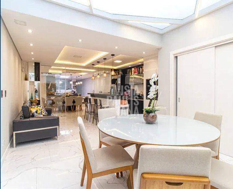 Casa à venda com 4 quartos, 200m² - Foto 1
