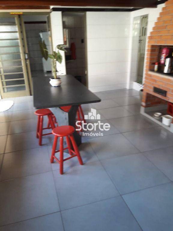 Casa à venda com 3 quartos, 204m² - Foto 2