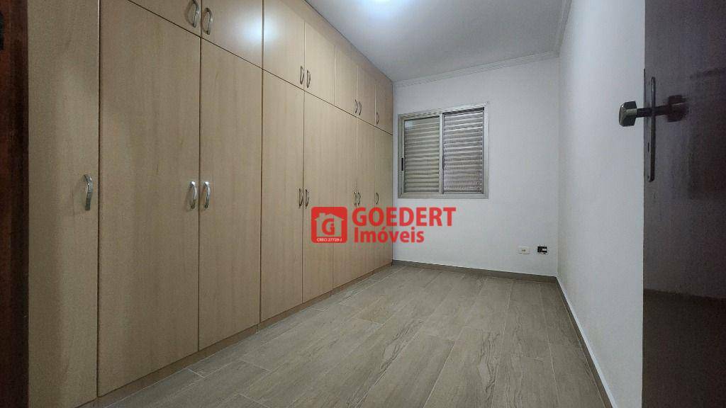 Apartamento para alugar com 3 quartos, 76m² - Foto 13