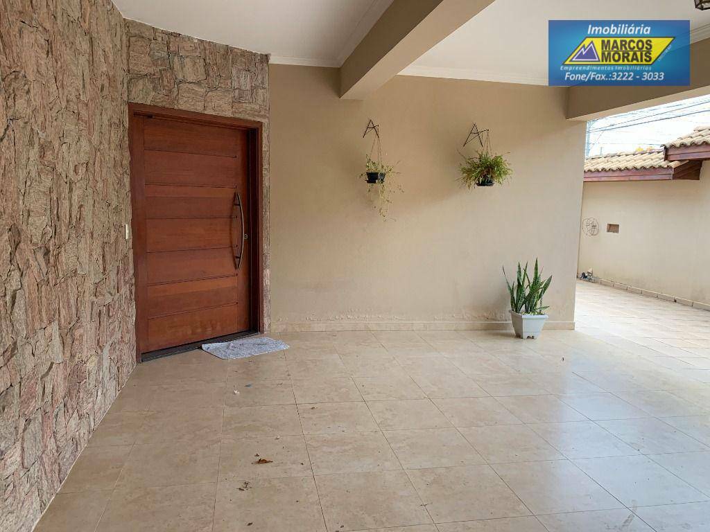 Casa à venda com 3 quartos, 200m² - Foto 1