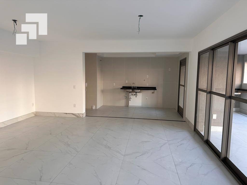 Apartamento à venda com 4 quartos, 156m² - Foto 4