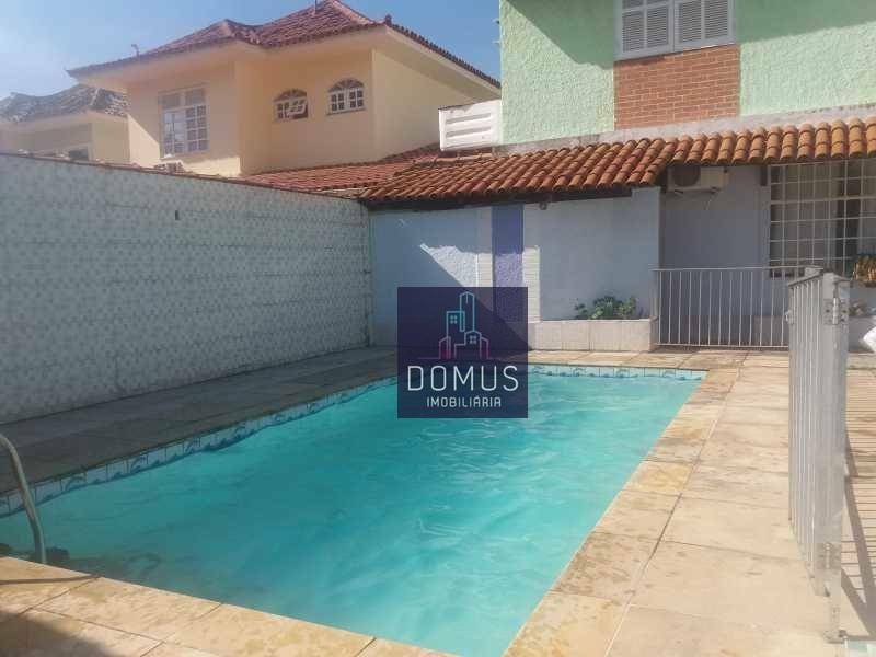 Casa à venda com 4 quartos, 260m² - Foto 1