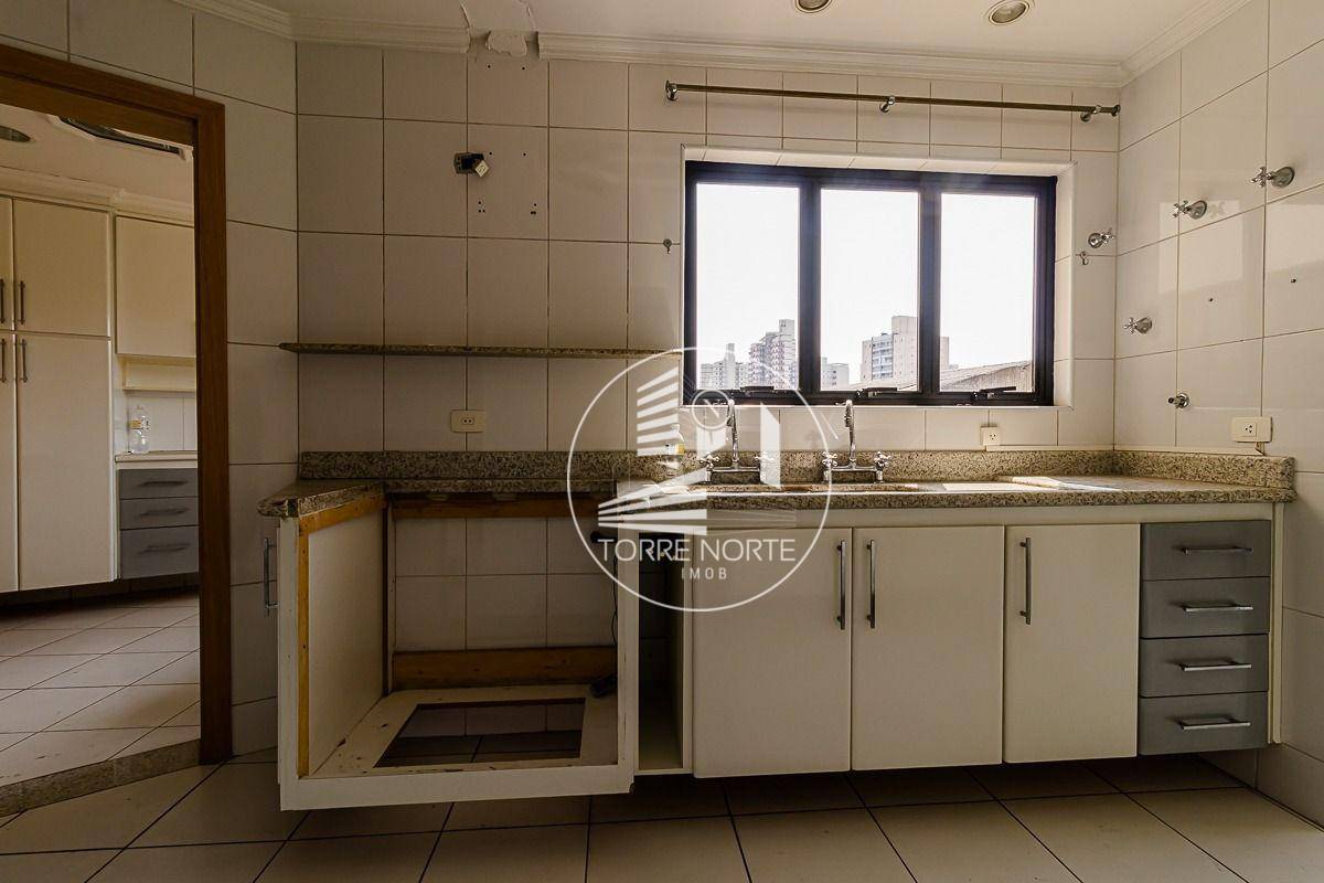 Apartamento à venda com 4 quartos, 196m² - Foto 7