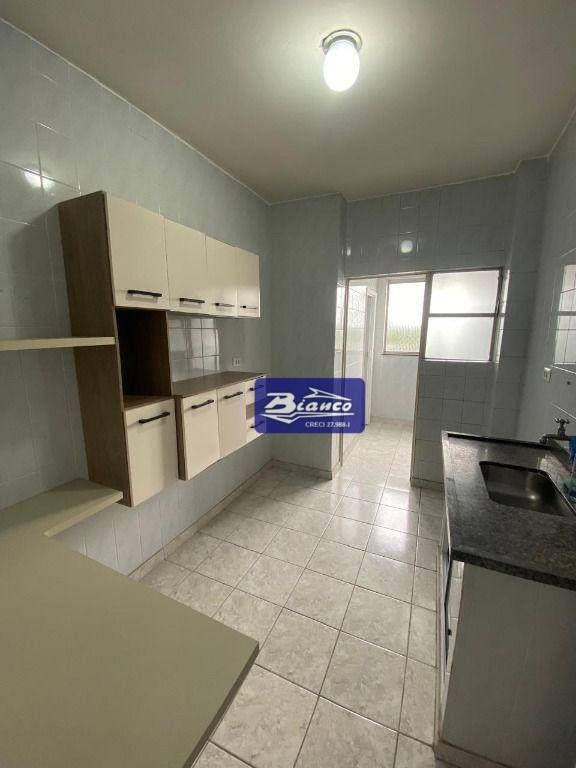 Apartamento para alugar com 2 quartos, 65m² - Foto 13