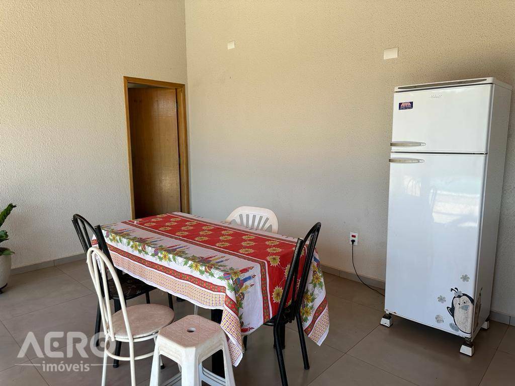 Casa à venda com 2 quartos, 180m² - Foto 7