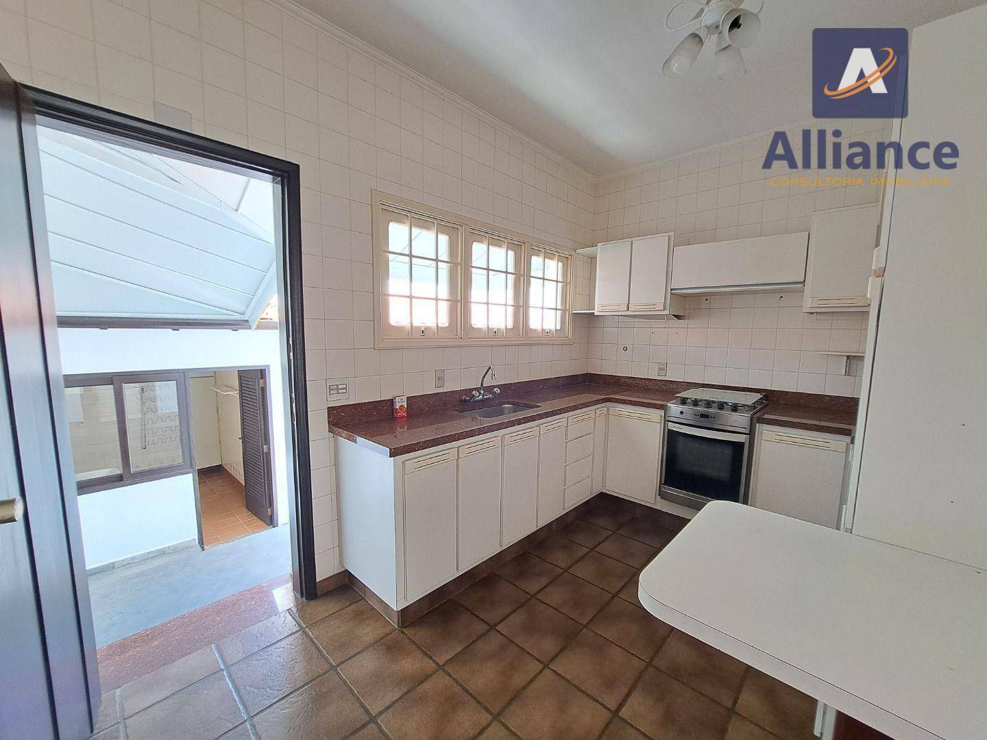 Casa à venda e aluguel com 3 quartos, 230m² - Foto 20