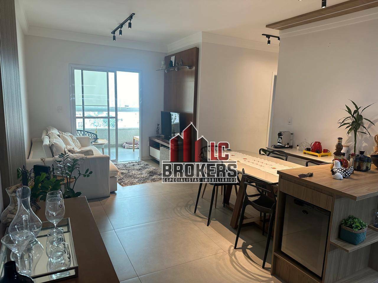 Apartamento para alugar com 3 quartos, 80m² - Foto 1