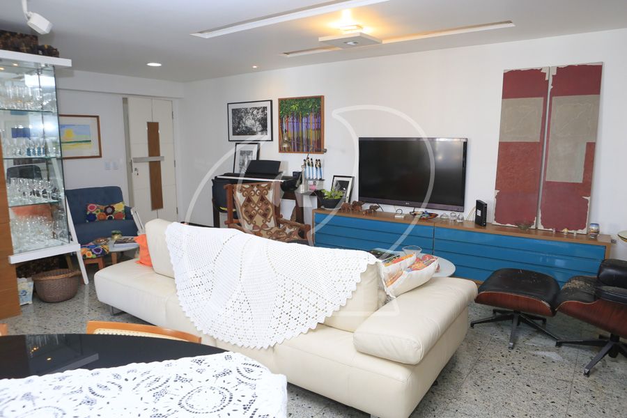 Apartamento à venda com 3 quartos, 218m² - Foto 4