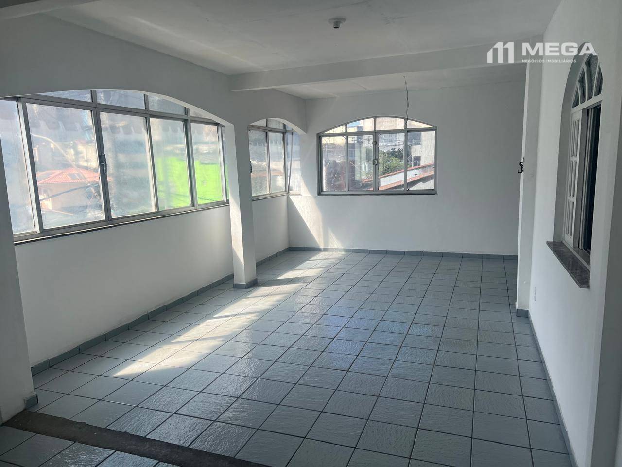 Apartamento à venda com 2 quartos, 110m² - Foto 1