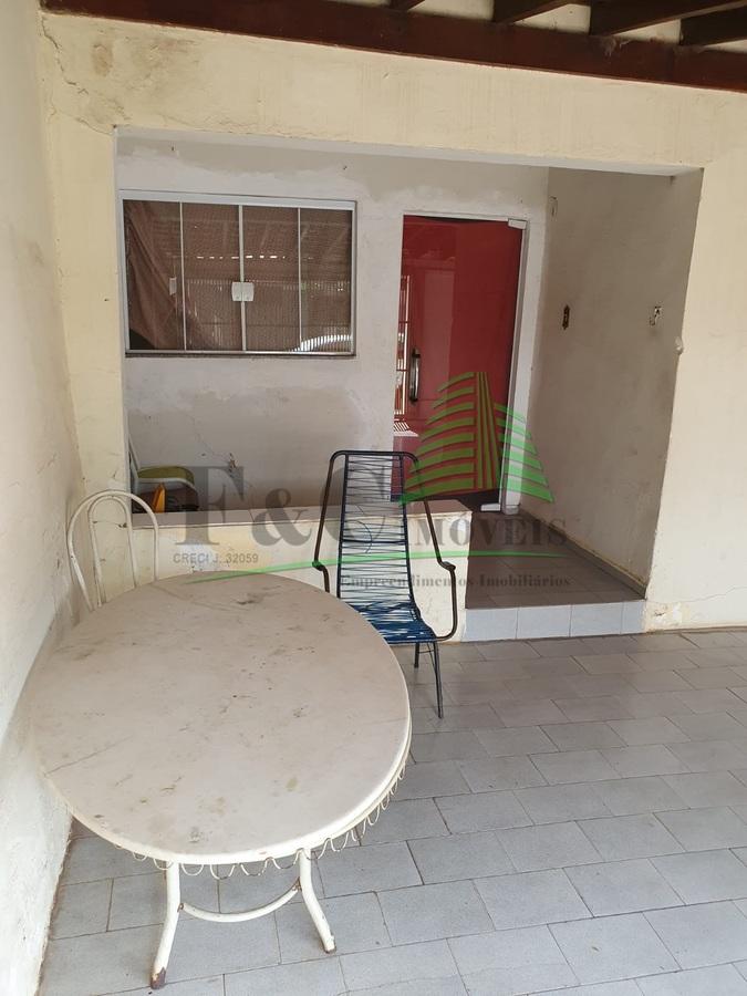 Casa à venda com 3 quartos, 250m² - Foto 1