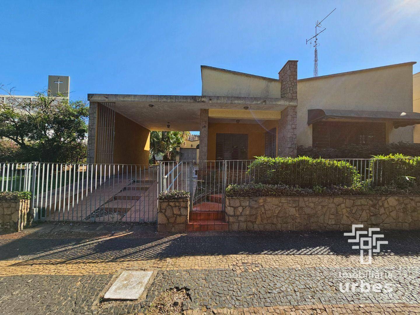 Casa para alugar com 2 quartos, 235m² - Foto 4