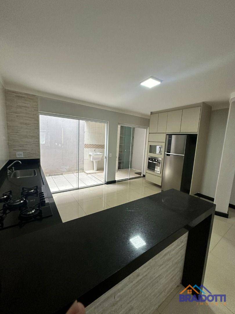 Casa à venda com 3 quartos, 202m² - Foto 5