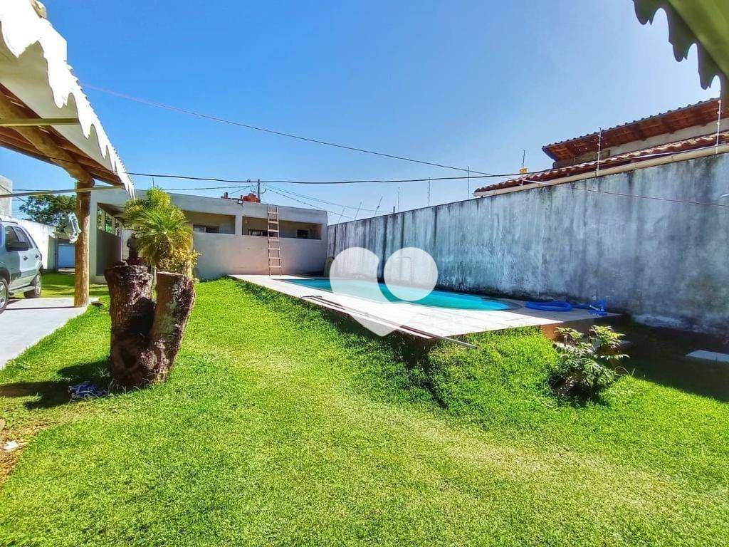 Casa de Condomínio à venda com 4 quartos, 220m² - Foto 1