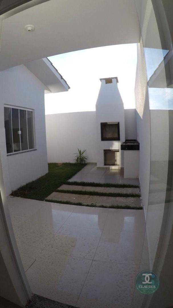 Casa à venda com 3 quartos, 69m² - Foto 1