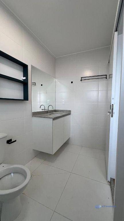 Apartamento para alugar com 2 quartos, 64m² - Foto 8