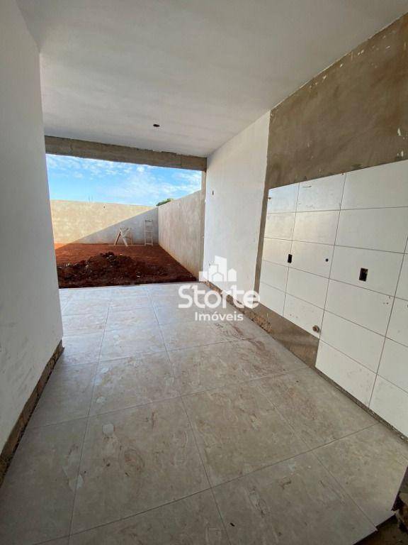 Casa à venda com 3 quartos, 110m² - Foto 4