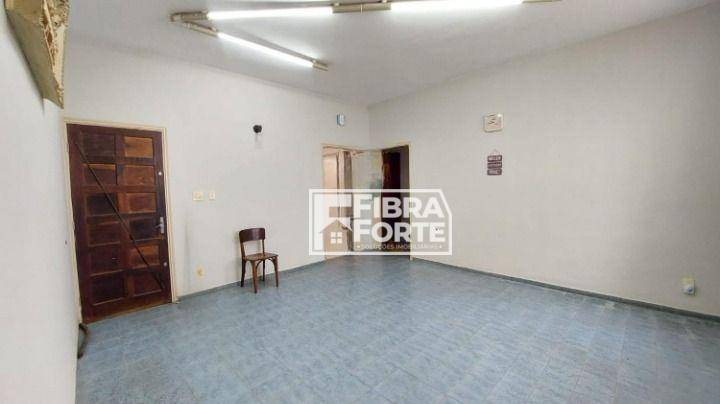 Casa para alugar com 4 quartos, 269m² - Foto 4