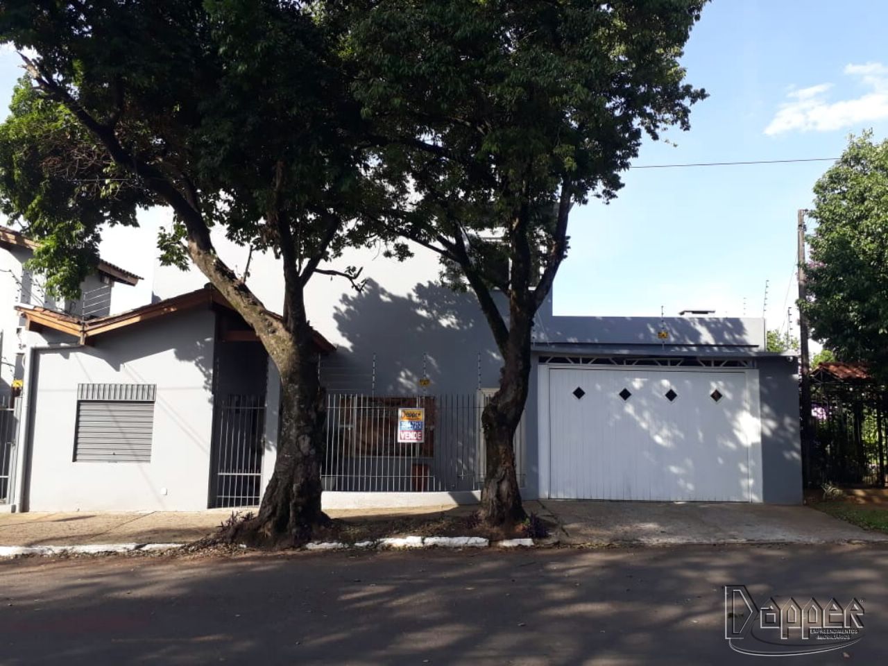 Casa à venda com 3 quartos, 349m² - Foto 1