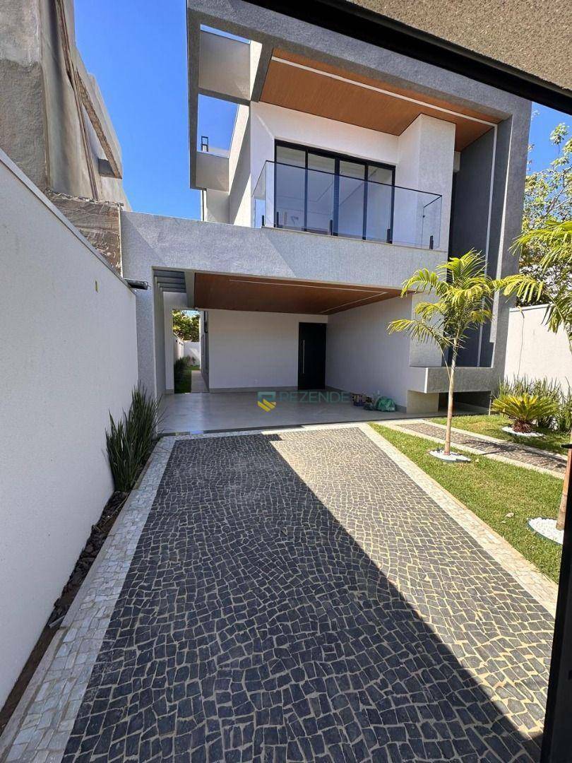 Sobrado à venda com 3 quartos, 200m² - Foto 2