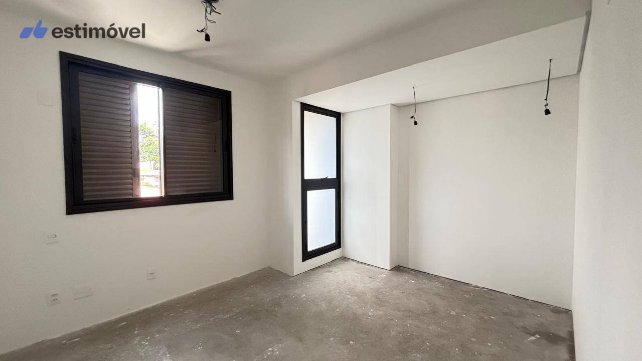 Apartamento à venda com 3 quartos, 218m² - Foto 9