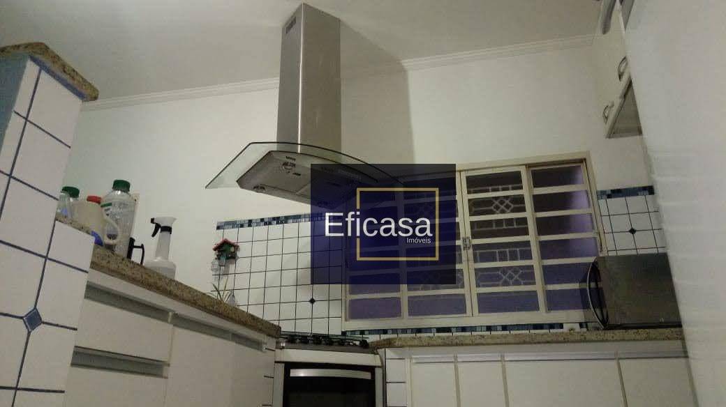 Casa à venda com 3 quartos, 220m² - Foto 12