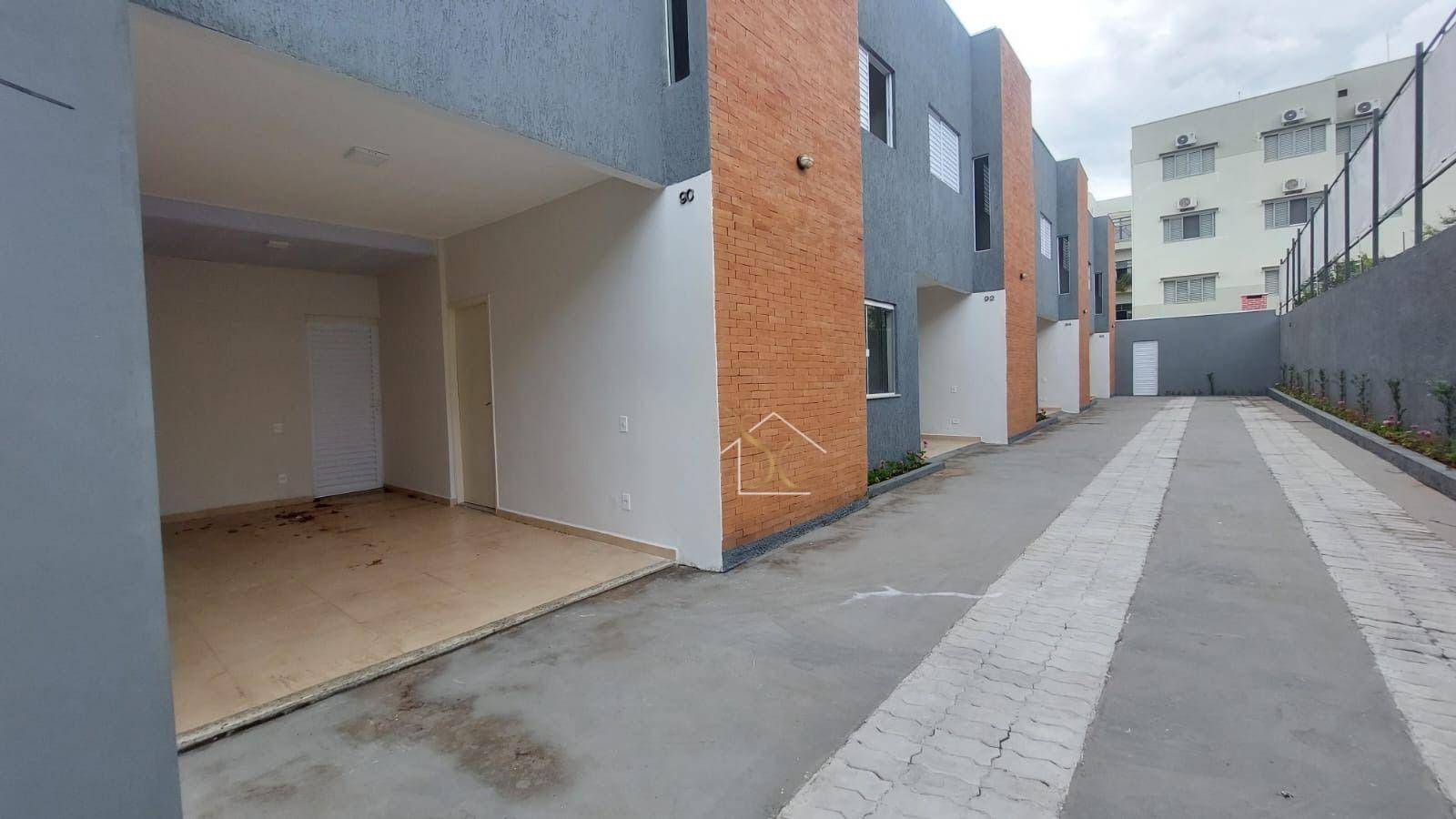 Casa à venda e aluguel com 3 quartos, 105m² - Foto 2