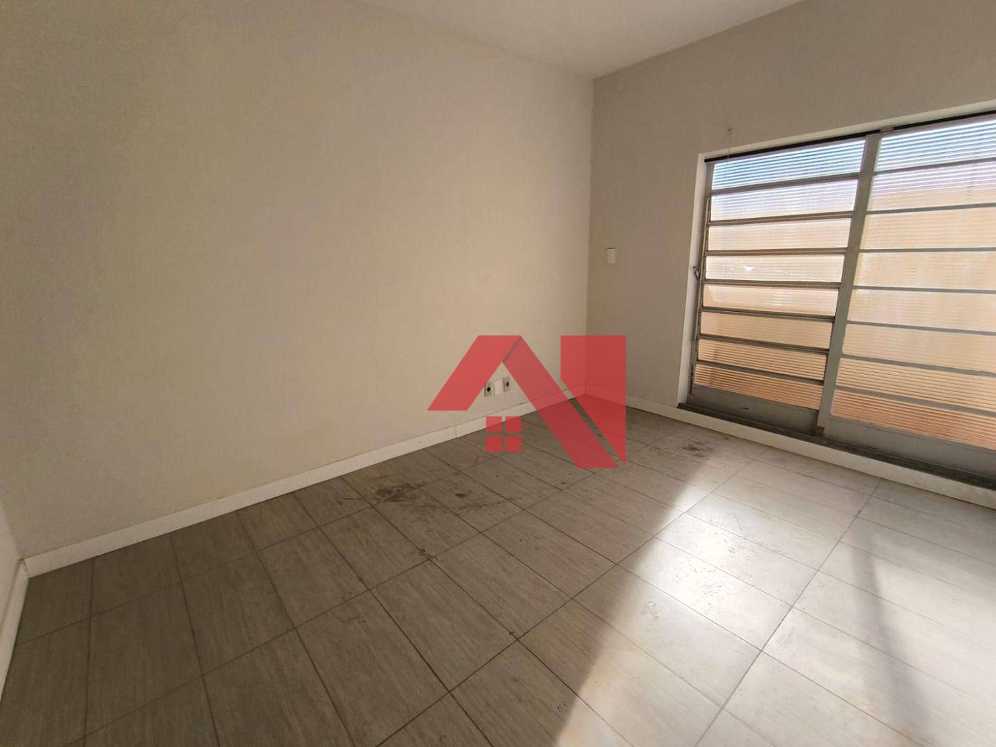 Casa para alugar com 3 quartos, 130m² - Foto 1