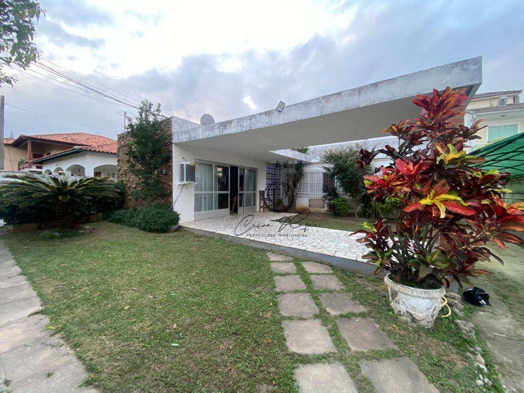 Casa à venda com 5 quartos, 250m² - Foto 1