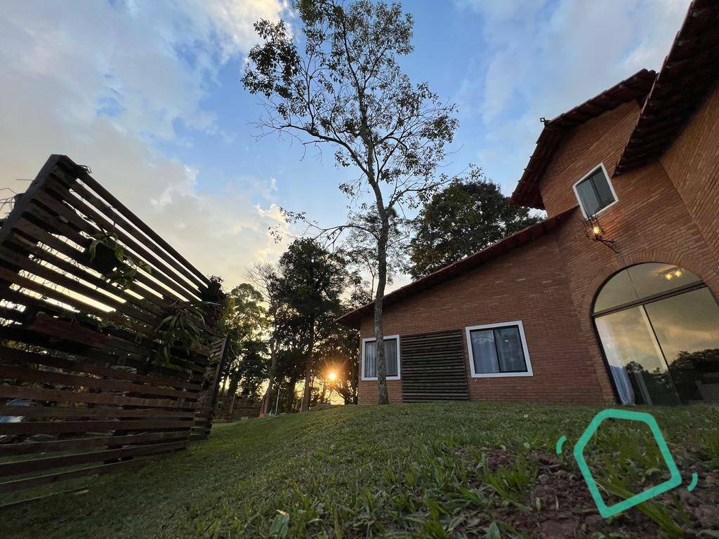 Casa de Condomínio para alugar com 3 quartos, 130m² - Foto 1