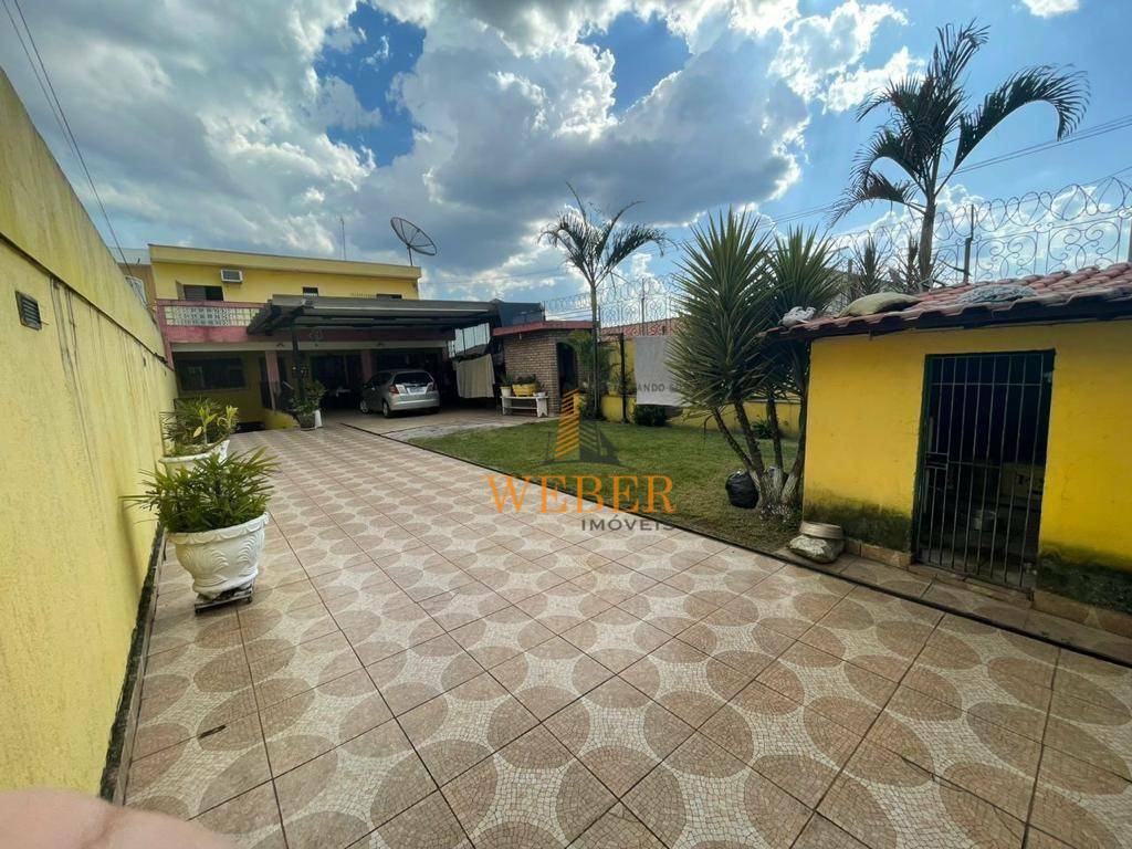 Casa à venda com 4 quartos, 300m² - Foto 1