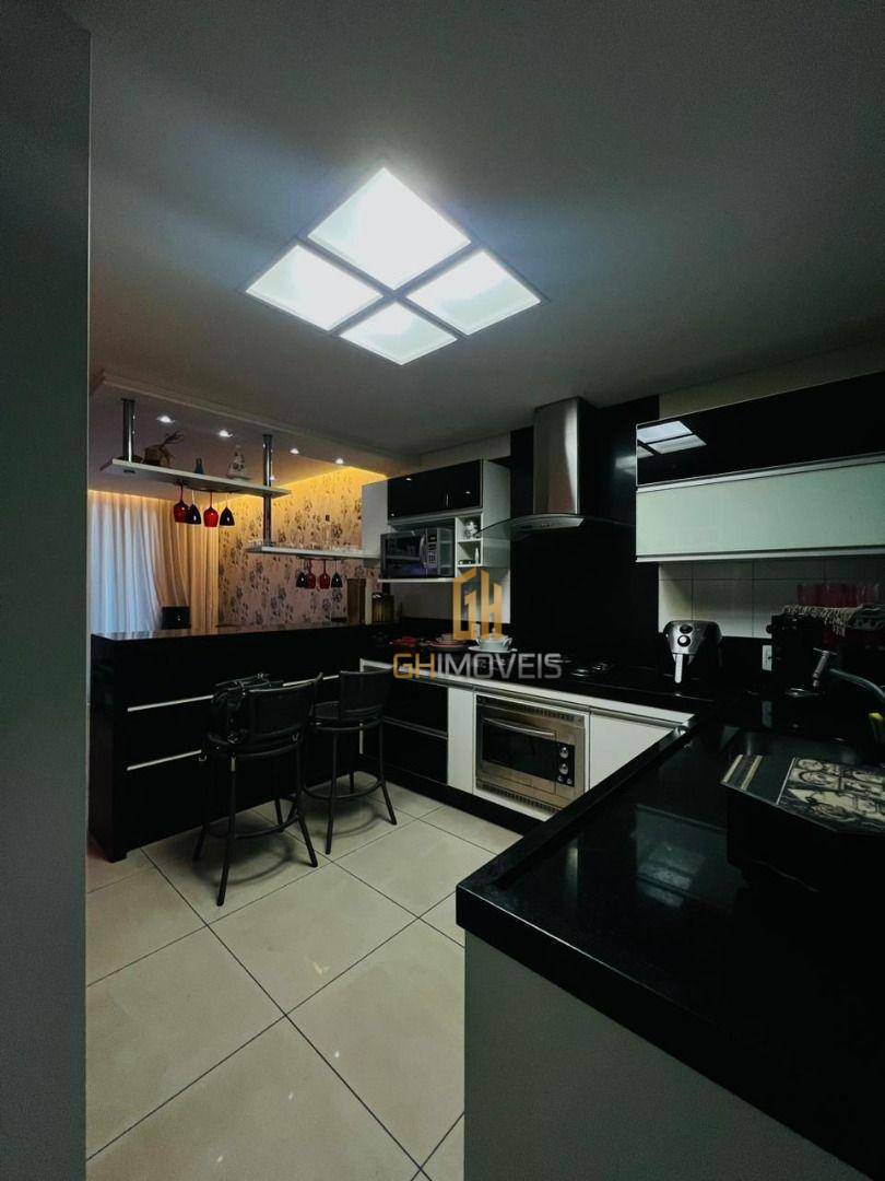 Casa, 3 quartos, 217 m² - Foto 3